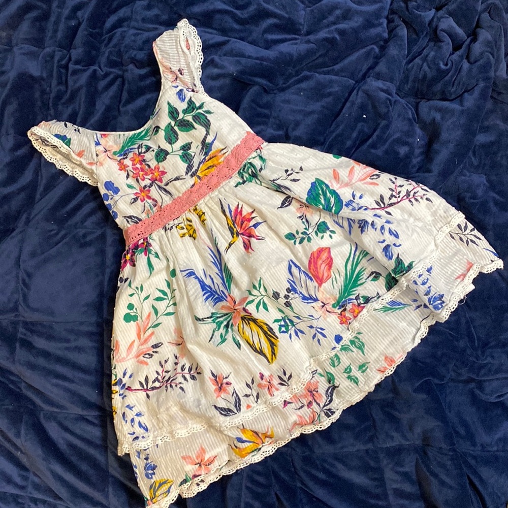 Laura Ashley seersucker spring floral print Girl’s 6x dress - washed once